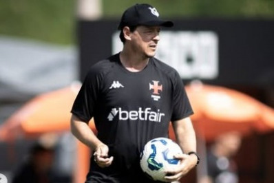 Vasco negocia a contratação de zagueiro que atua no futebol europeu