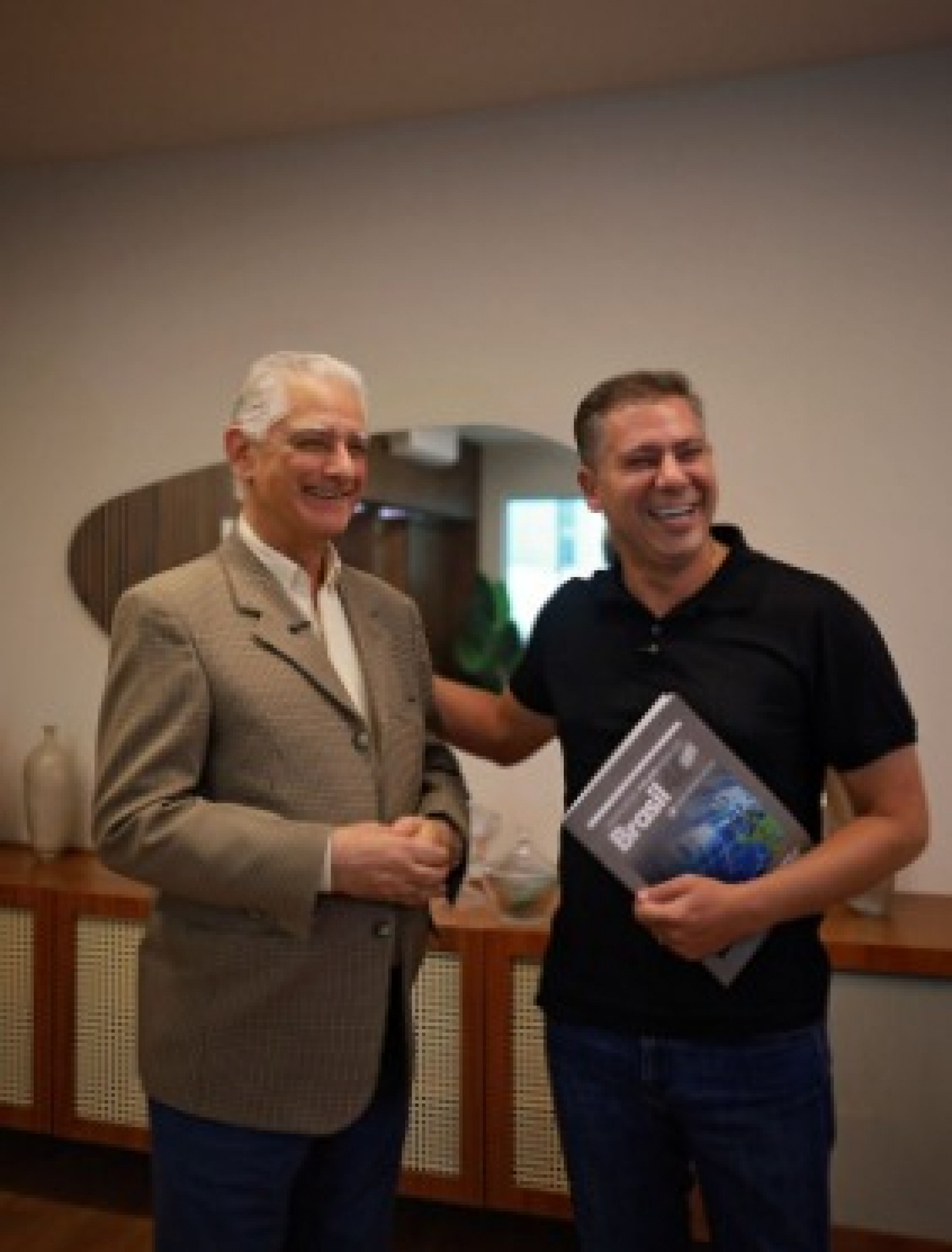 Prefeito de Cabo Frio, Dr Serginho (PL), recebeu a 