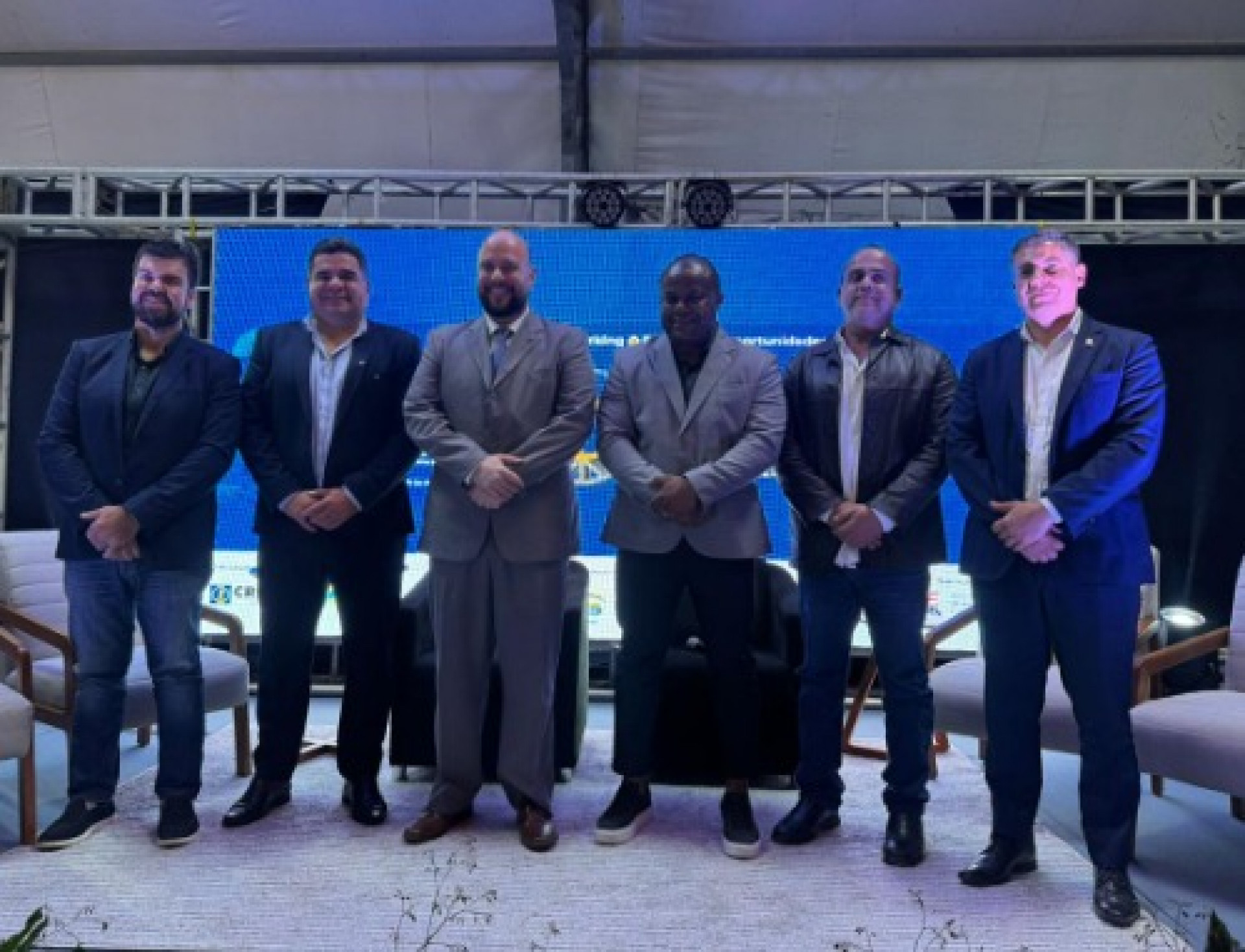 Nesta quinta (7), Serginho participou de evento focado no desenvolvimento econômico, em Rio das Ostras - Reprodução