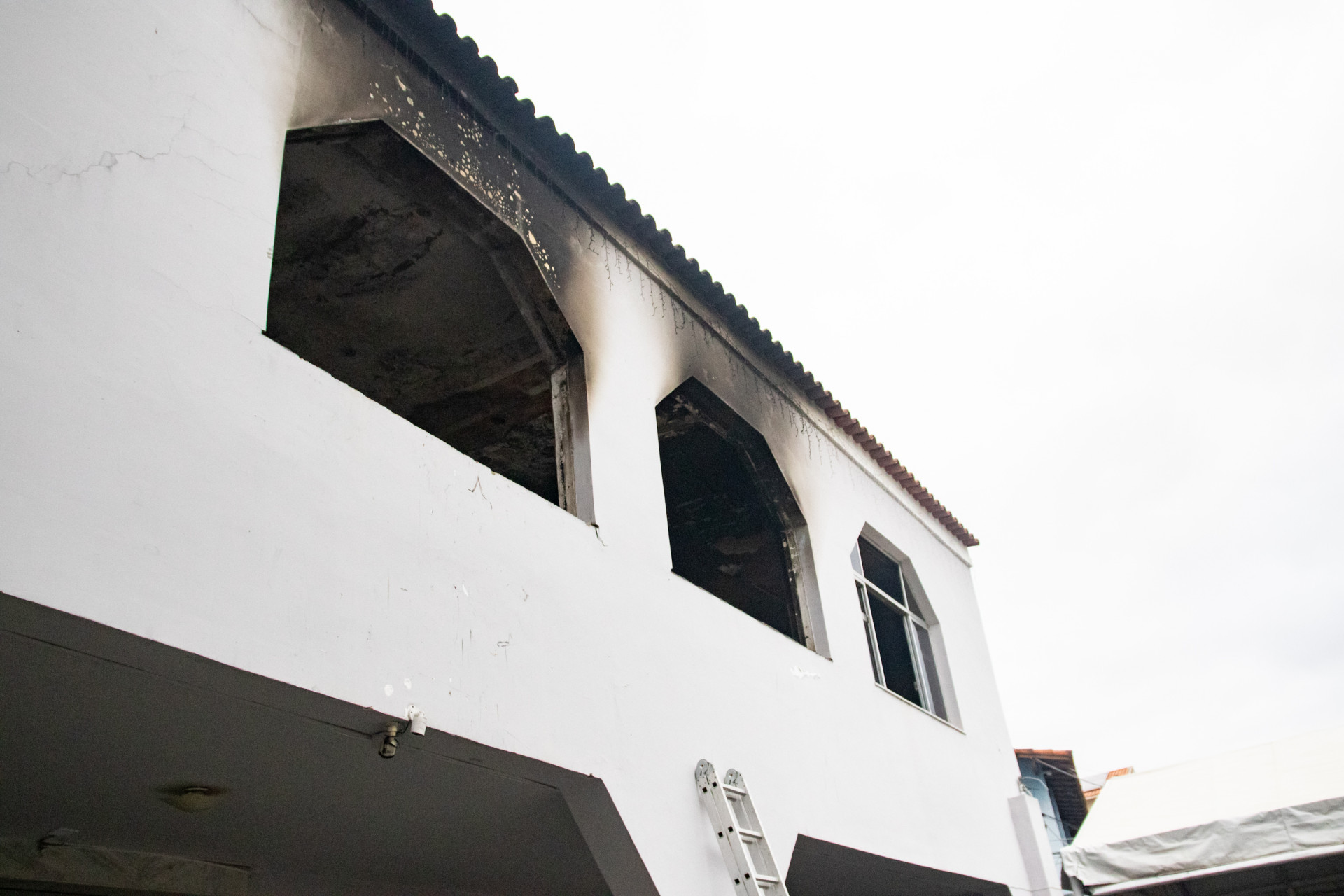 Fogo consumiu salas de cursos promovidos para comunidade - Érica Martin/Agência O Dia