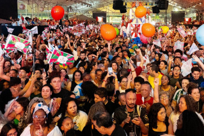 Com homenagens a Bira e Arlindo, 'Noite dos Enredos' reúne mais de 8 mil pessoas na Cidade do Samba