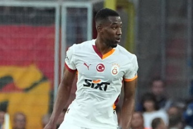 Vasco tem concorrência de clubes europeus pela contratação de zagueiro