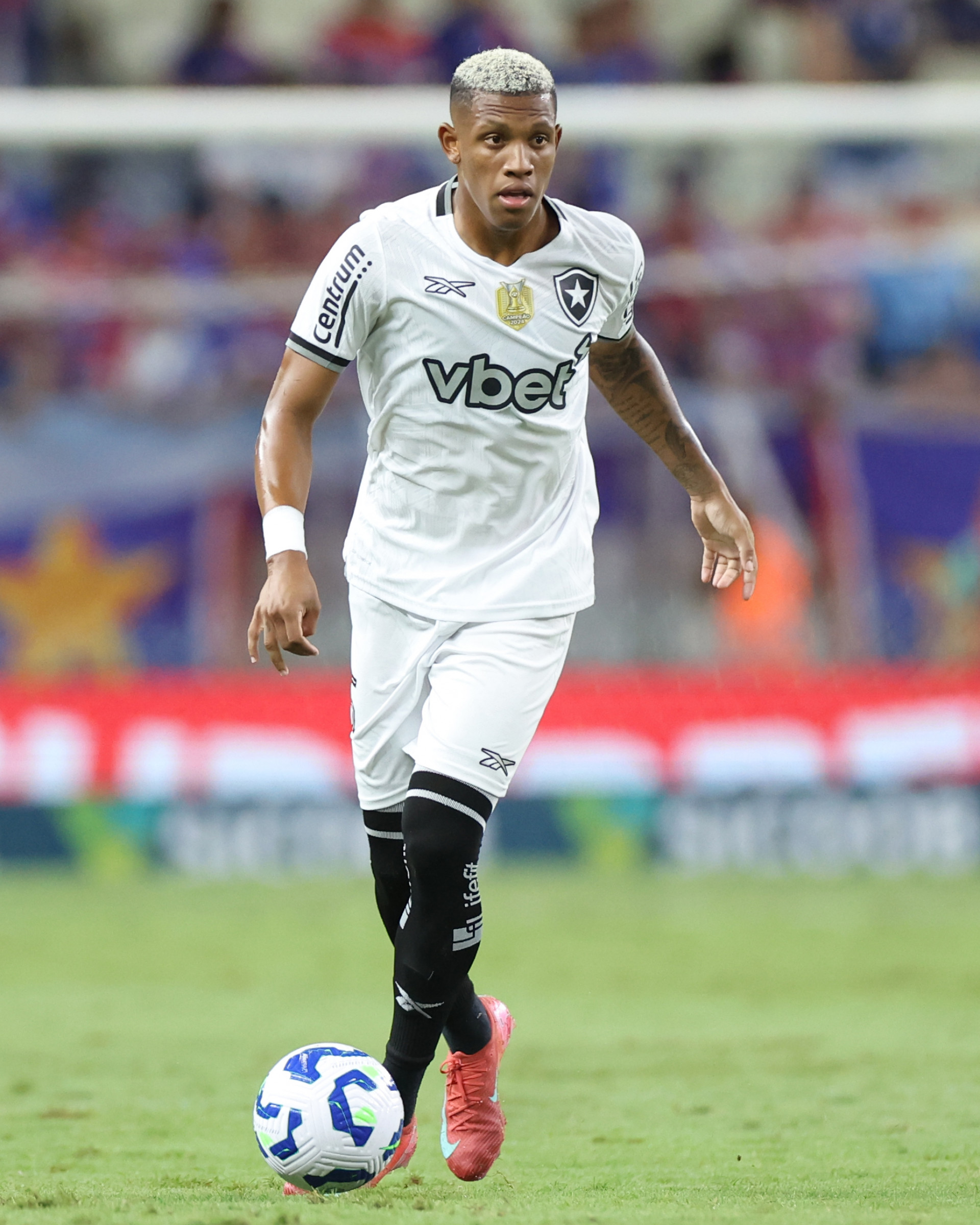 Danilo. Fortaleza x Botafogo pelo Campeonato Brasileiro no Estadio Castelao. 09 de Agosto de 2025, Fortaleza, CE, Brasil. Foto: Vitor Silva/Botafogo.
Imagem protegida pela Lei do Direito Autoral Nº 9.610, DE 19 DE FEVEREIRO DE 1998. Sendo proibido qualquer uso comercial, remunerado e manipulacao/alteracao da obra.
- Vitor_Silva