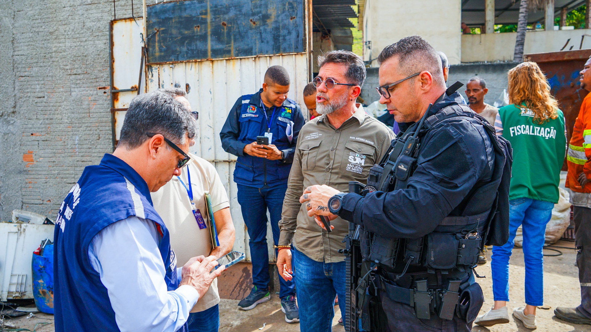 As secretarias municipais de Ambiente, Seguran&ccedil;a, e de Obras e Servi&ccedil;os P&uacute;blicos deram apoio t&eacute;cnico e log&iacute;stico aos policiais civis da DRF - Gilberto Rocha/ PMSJM