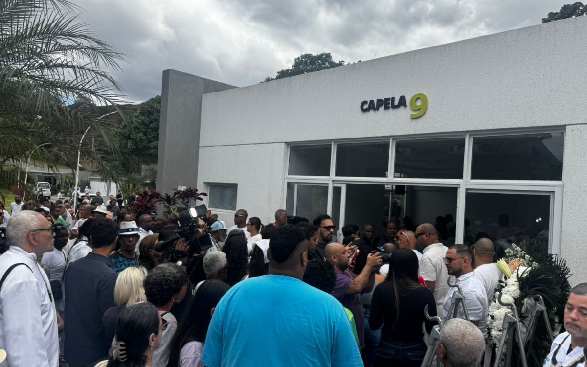 &Uacute;ltima etapa do vel&oacute;rio de Arlindo Cruz aconteceu na capela 9 do Jardim da Saudade, em Sulacap