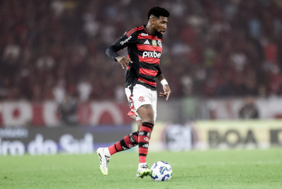 Emerson Royal analisa briga por posição no Flamengo e projeta estreia na Libertadores