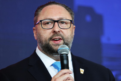 Conselheiro de Trump diz que não vai parar até que Jair Bolsonaro 'esteja livre'