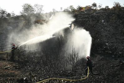 Grande incêndio florestal segue ativo na França em plena onda de calor