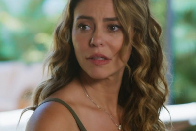 'Vale Tudo': Heleninha descobre falência da Paladar ao encontrar Raquel na praia 