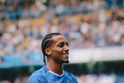 João Pedro e Estêvão ofuscam estreia de Modric em goleada do Chelsea sobre o Milan