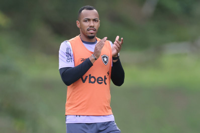 Marlon Freitas treina no Botafogo após cumprir protocolo de concussão