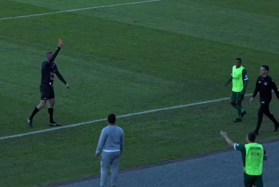 Atacante é expulso por urinar em garrafa na segundona de SC