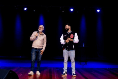 Pastor Claudio Duarte e Douglas Di Lima lotam Teatro Raul Cortez