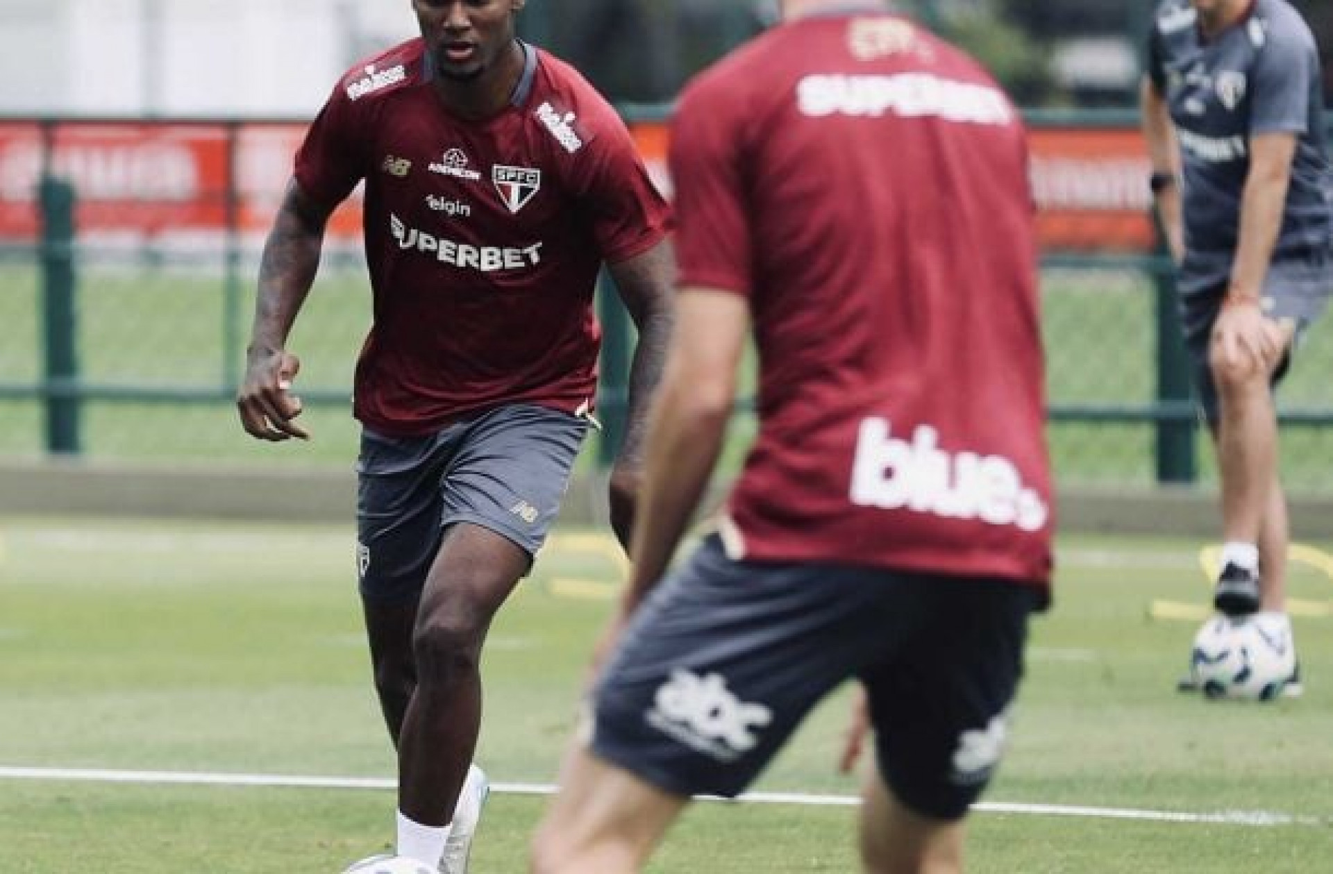 Lucas Ferreira n&atilde;o viaja para a Col&ocirc;mbia e fica pr&oacute;ximo de deixar o S&atilde;o Paulo