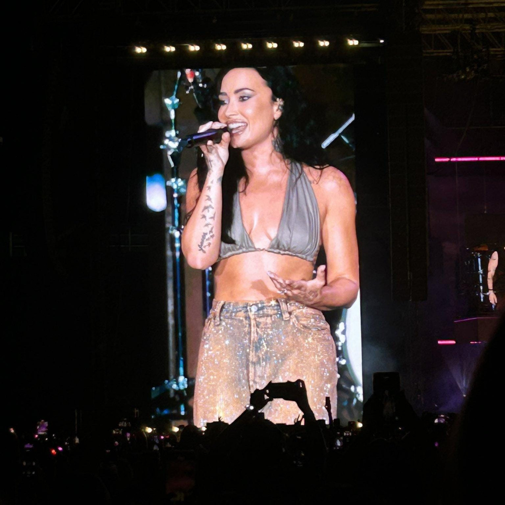 Demi Lovato na turnê 'Jonas 20: Greetings From Your Hometown', dos Jonas Brothers - Reprodução de vídeo / X