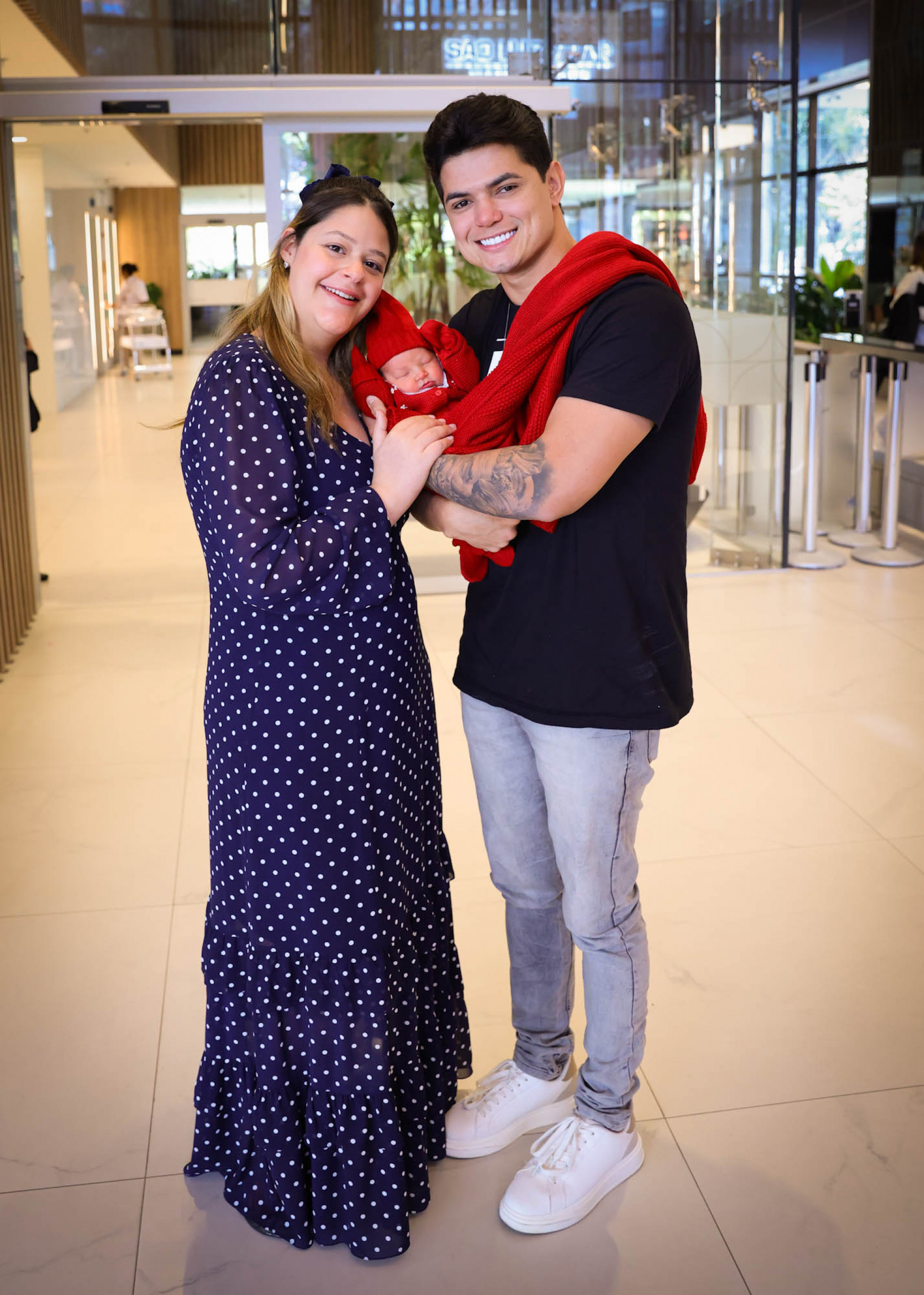 Maria Cavalcante e Cristiano Deyvid deixam maternidade com a filha Antonella - Manuela Scarpa/Brazil News