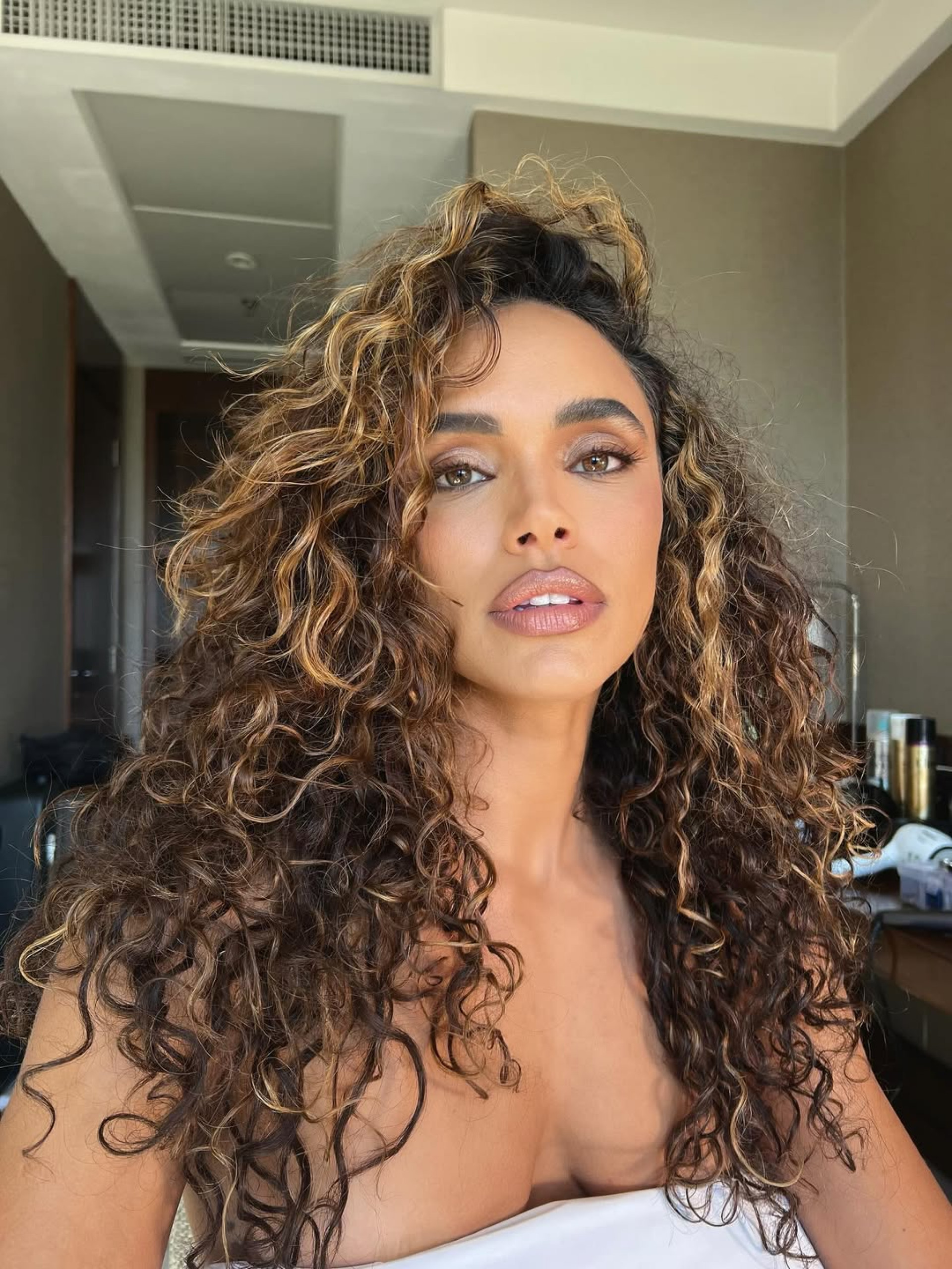 Giovana Cordeiro perdeu uma das sobrancelhas ap&oacute;s uso de t&eacute;cnica para alinhar os fios - Reprodu&ccedil;&atilde;o/Instagram 