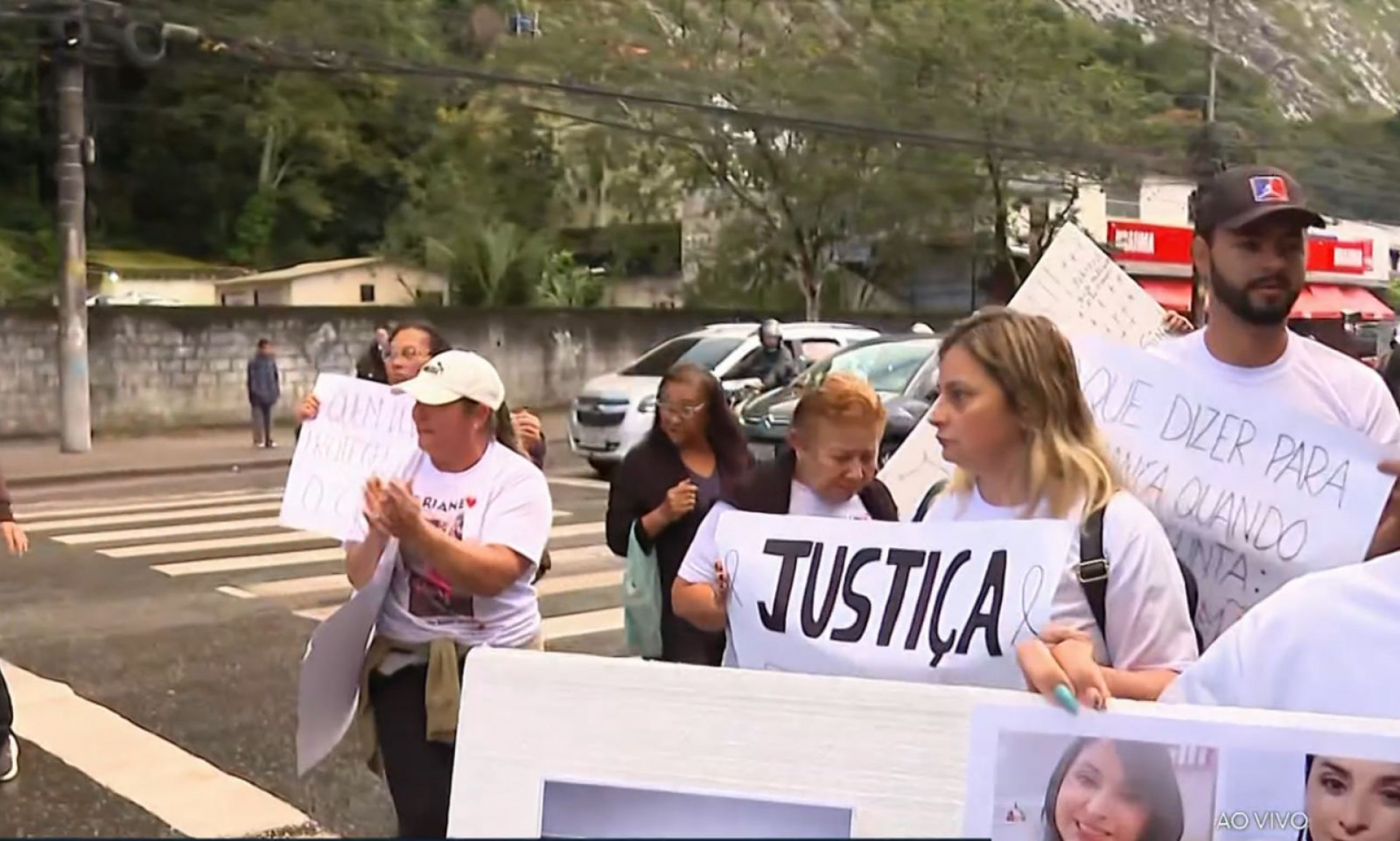 Familiares pedem por justiça por Ariane nesta segunda-feira (11) - Reprodução/TV Globo