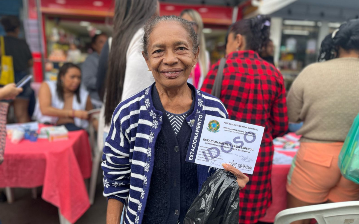 Dona Alzenir ficou feliz após conseguir o credenciamento para Vaga de Idoso

