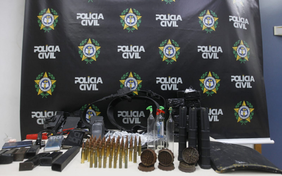 Material apreendido durante opera&ccedil;&atilde;o contra roubo de ve&iacute;culos na Zona Norte