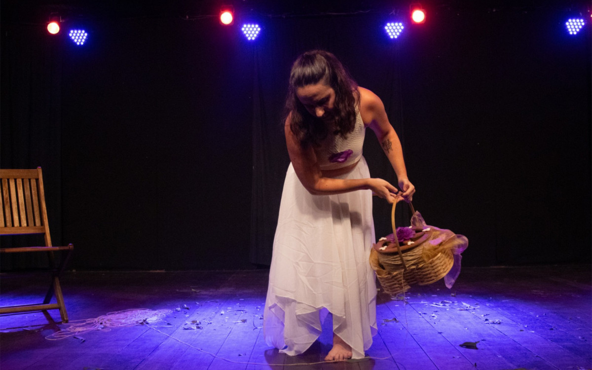 A Pele Costura o Tempo, da Plúmbea Teatro