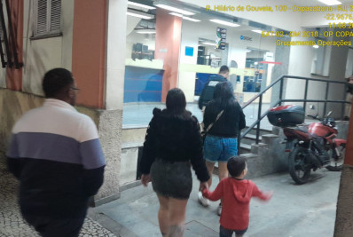 Criança de 4 anos é abandonada dentro de carro em Copacabana