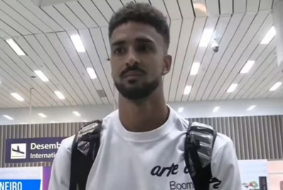 Reforço do Botafogo, Chris Ramos desembarca no Rio: 'Muito feliz'