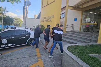 Dupla é presa por morte de homem em Queimados