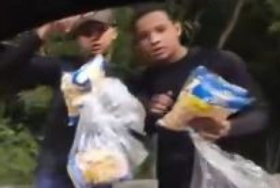 Vídeo: Falsos ambulantes são presos após assaltarem motorista na Avenida Brasil