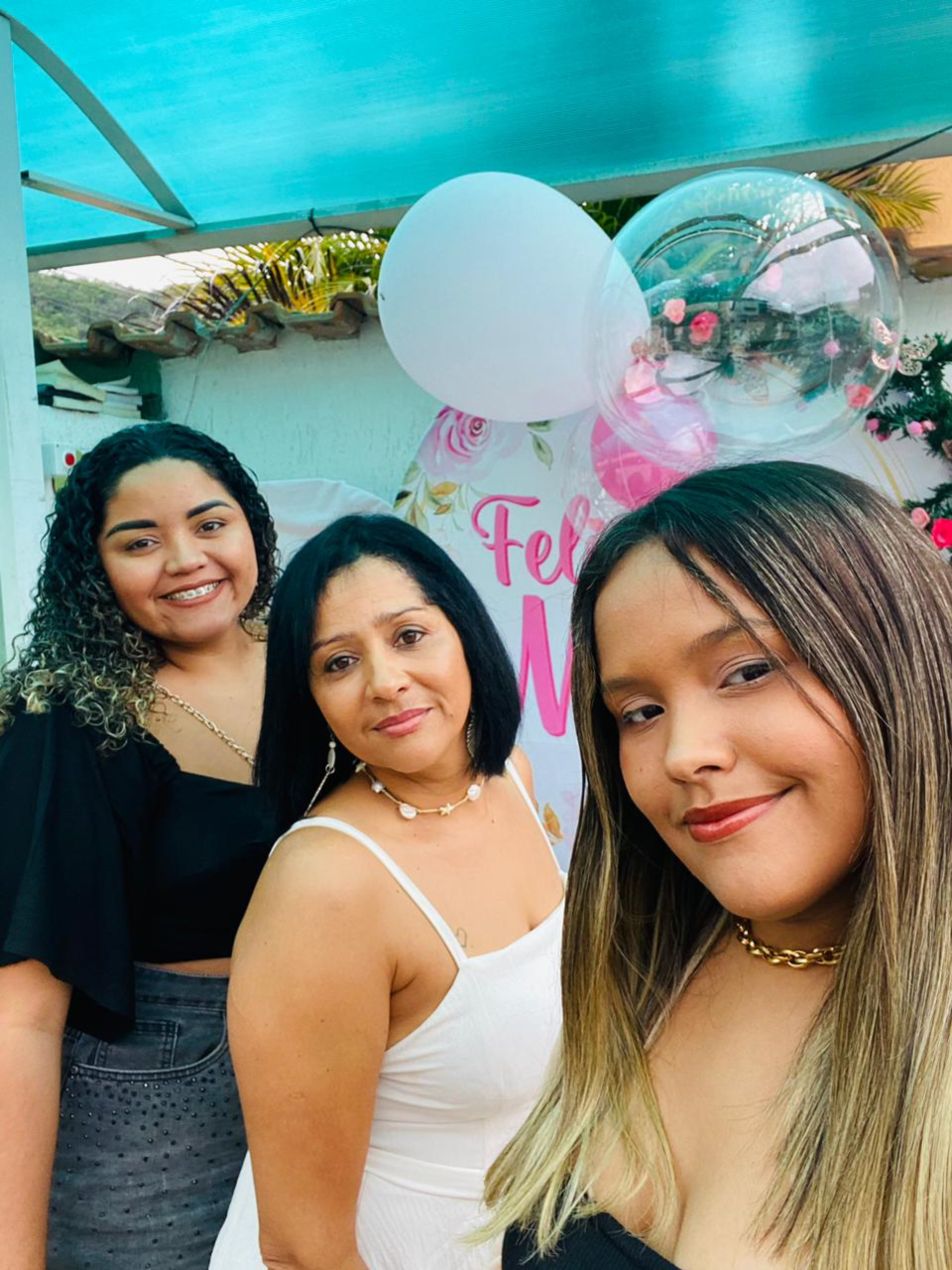 Solange encontrou na educa&ccedil;&atilde;o das filhas uma forma de superar as barreiras da profiss&atilde;o de diarista - Arquivo Pessoal