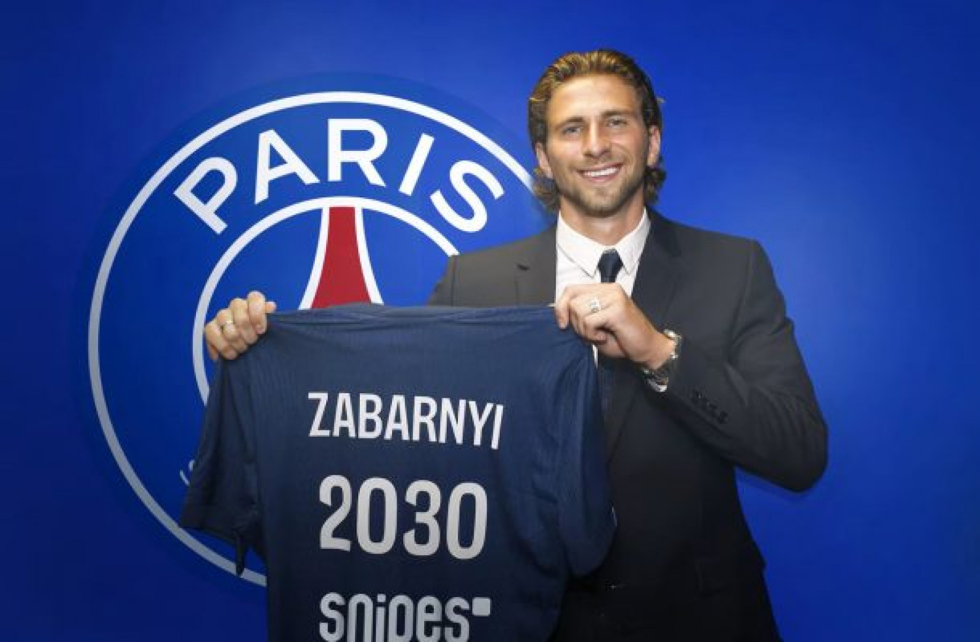 PSG anuncia a contrata&ccedil;&atilde;o de Zabarnyi, zagueiro do Bournemouth