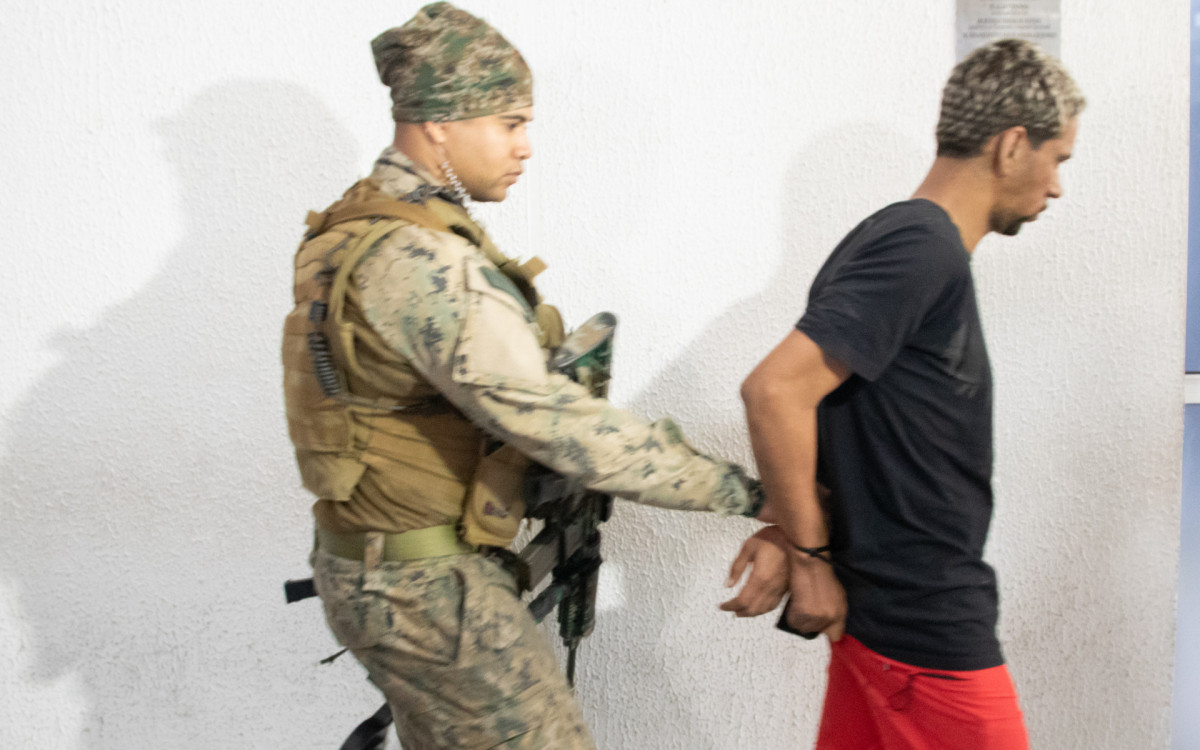 Presos vindos da opera&ccedil;&atilde;o da cidade de Deus e da Gardenia Azul, nesta quarta-feira (13).