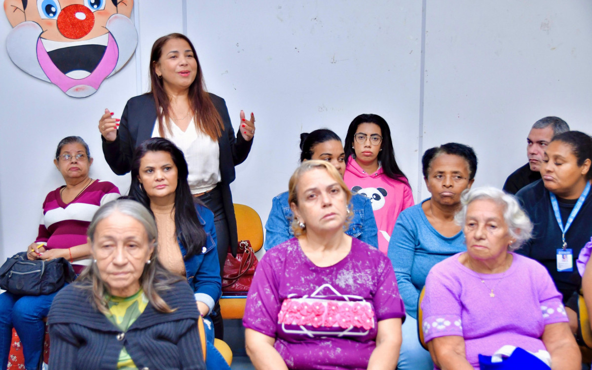 Técnica do Centro Pop, Carla Fernandes sugeriu que as equipes façam pequenas palestras em locais onde o aglomerado de homens seja maior

