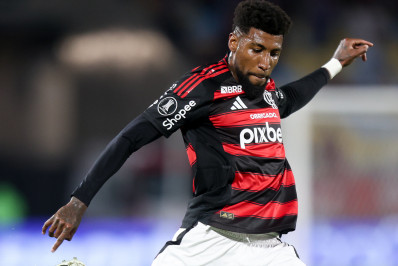 Emerson Royal sofre entorse e precisa ser substituído em Flamengo x Internacional