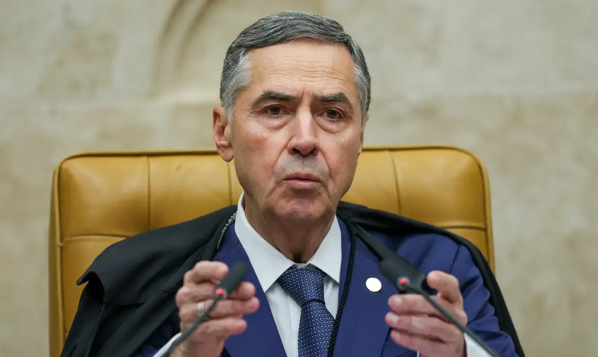 Barroso diz que julgamento envolve provas, e não disputa política