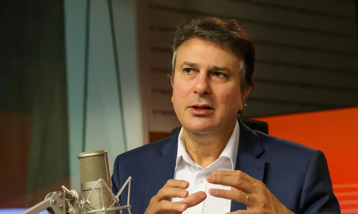 Ministro da Educação defende regulamentação digital para proteger crianças e adolescentes