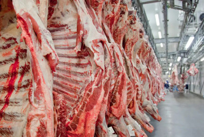 China aplicará tarifa de 55% sobre importações de carne do Brasil 