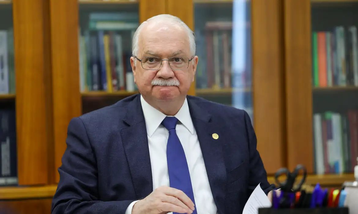 Edson Fachin é eleito presidente do STF; Moraes será o vice