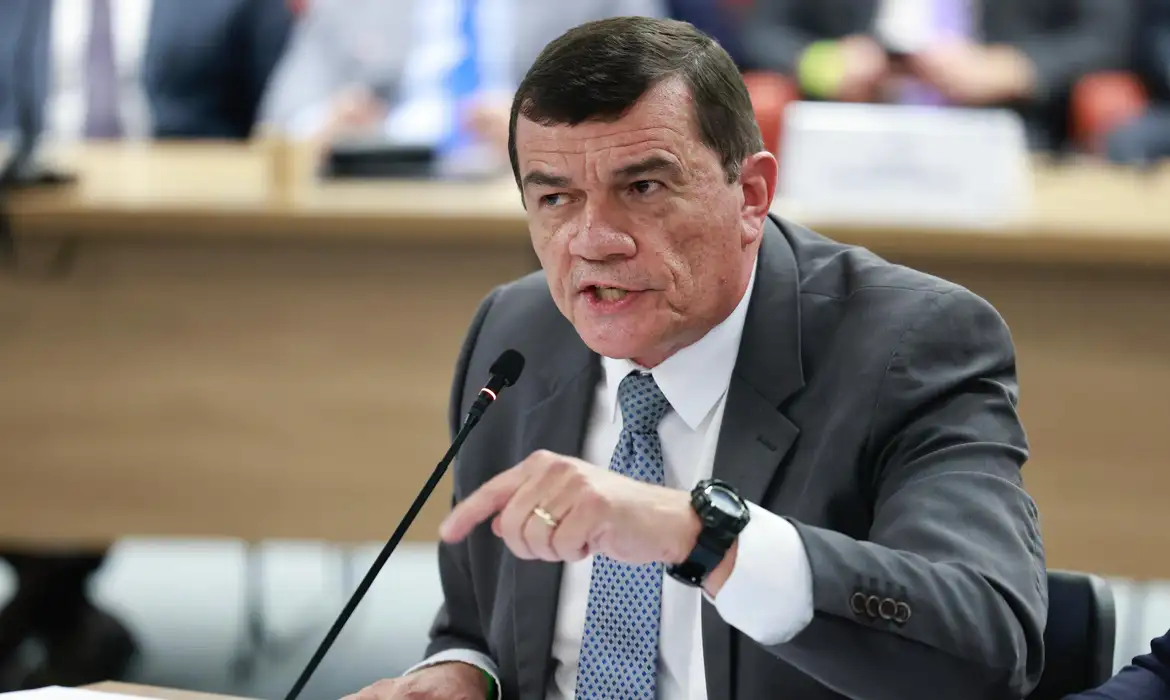 Defesa alega que ex-ministro atuou 'ativamente' contra golpe de Estado