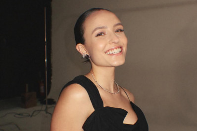 Larissa Manoela surge em bastidores de novo ensaio fotográfico