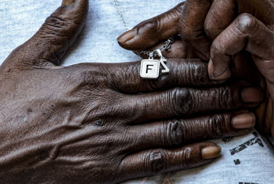 'Parecia um hospital de guerra', lembra mãe de jovem morto em chacina na Grande SP há uma década