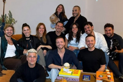 Bruna Marquezine se diverte com amigos famosos em pré-festa de aniversário
