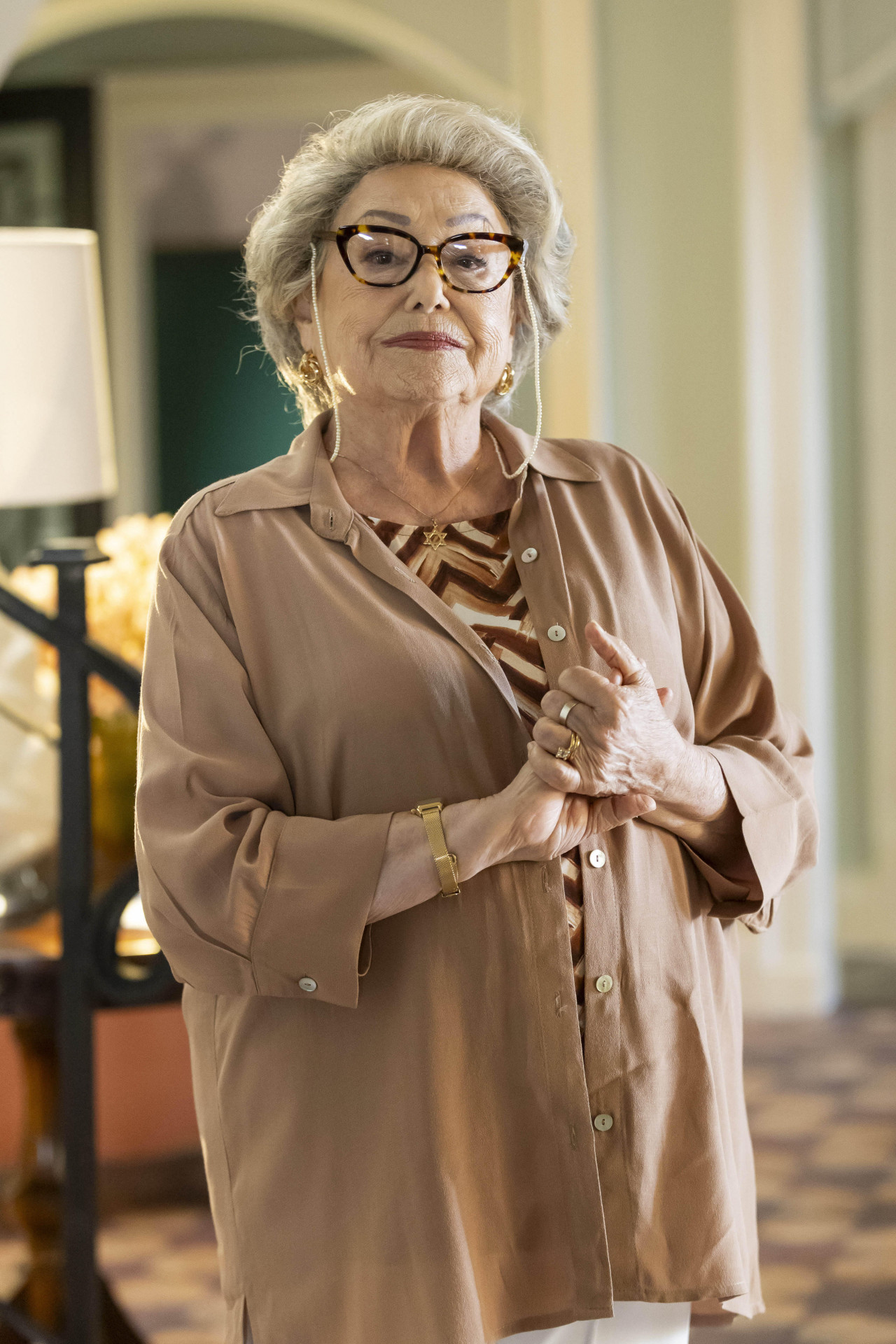 Suely Franco dá vida à Rosa, matriarca da família Boaz, em 'Dona de Mim' - TV Globo / Léo Rosario