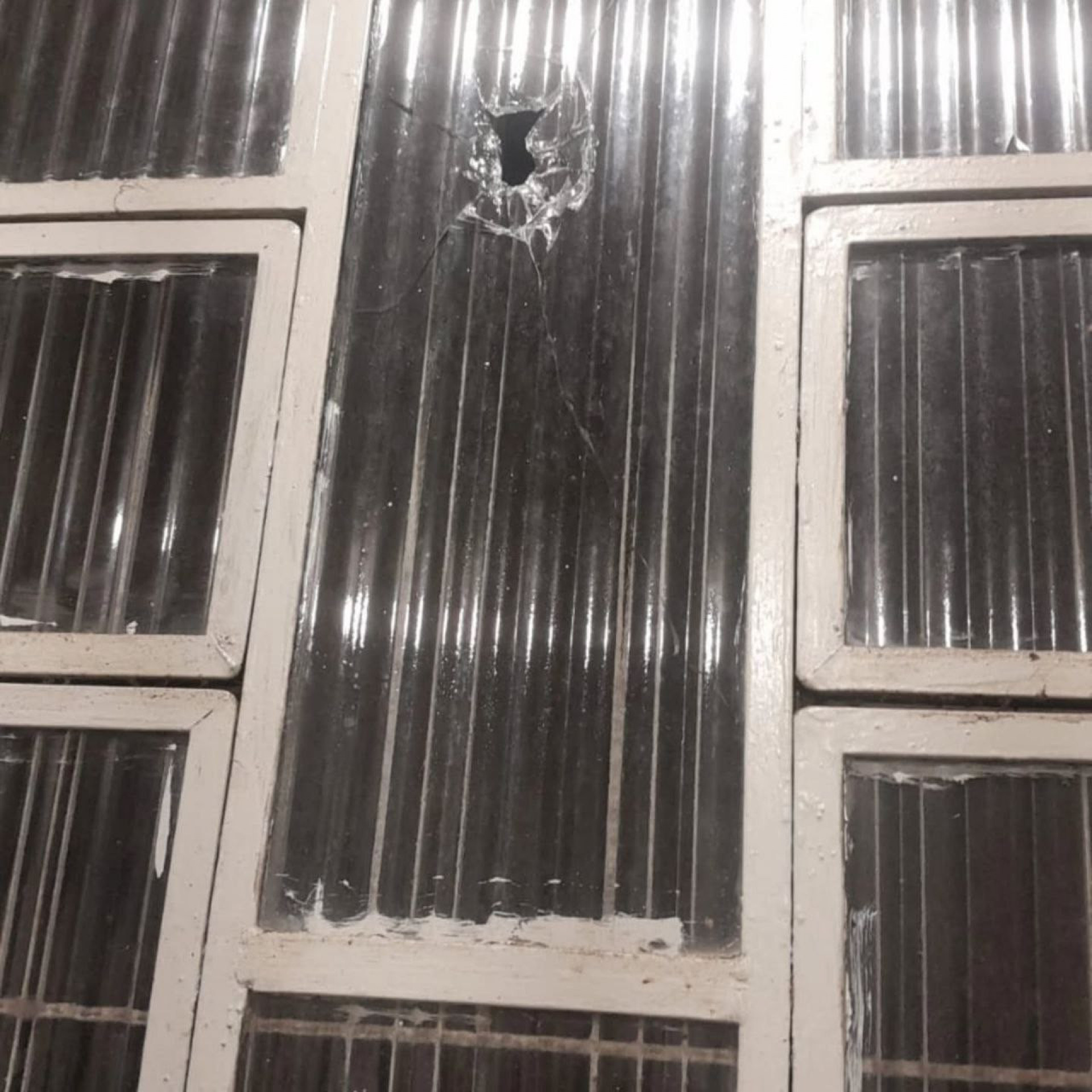 Casa de um morador da Intendente Magalhães foi atingida por disparo