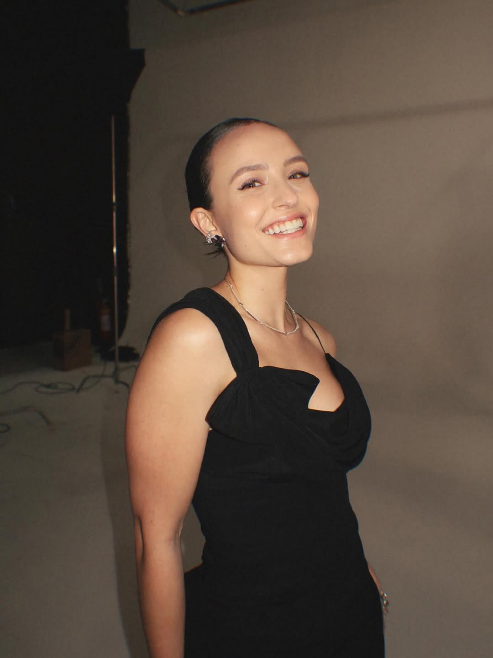 Larissa Manoela posou nos bastidores de novo ensaio  - Reprodução/Instagram 