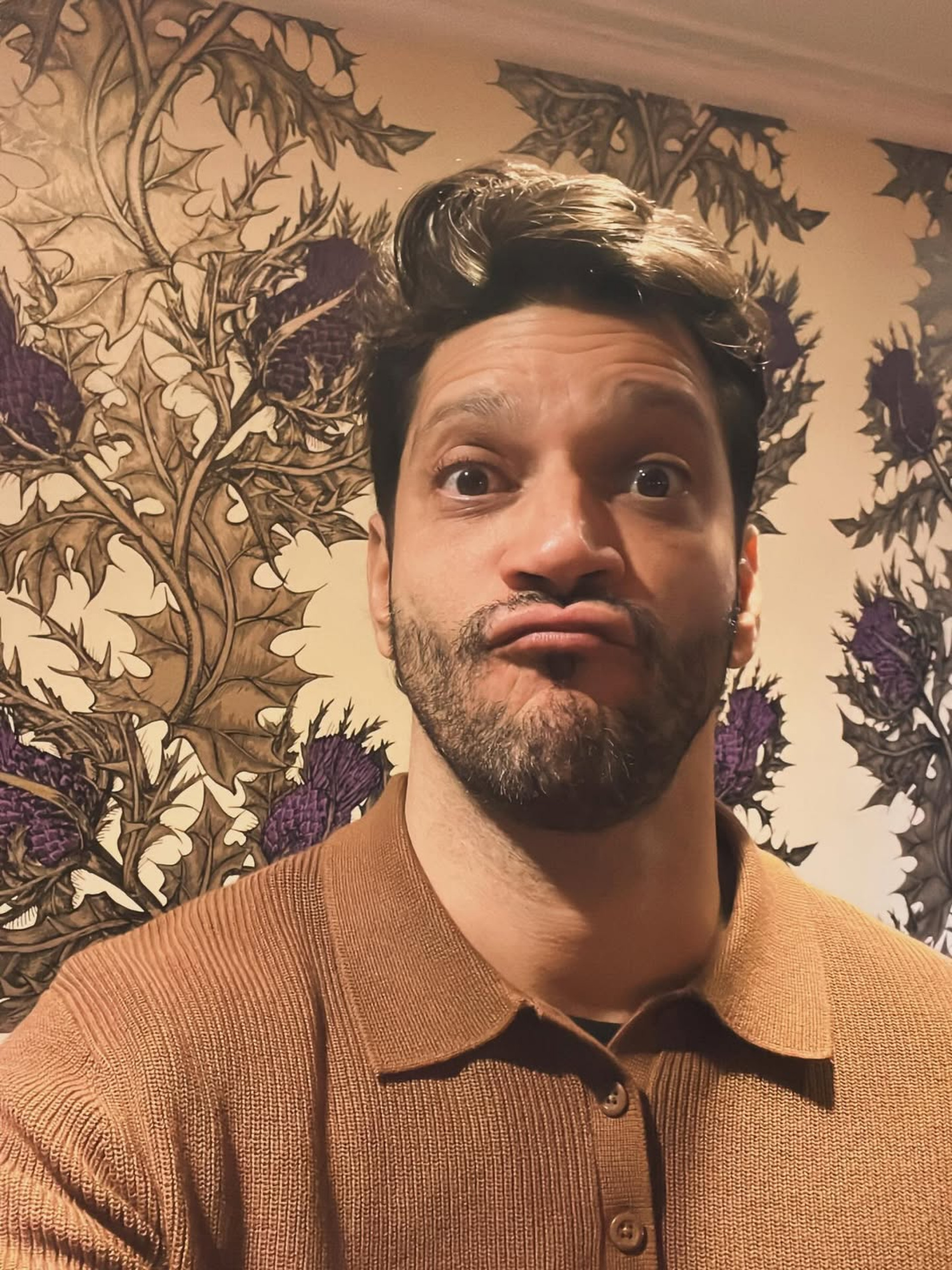 Armando Babaioff, de 'Dona de Mim', compartilha foto rara com namorado