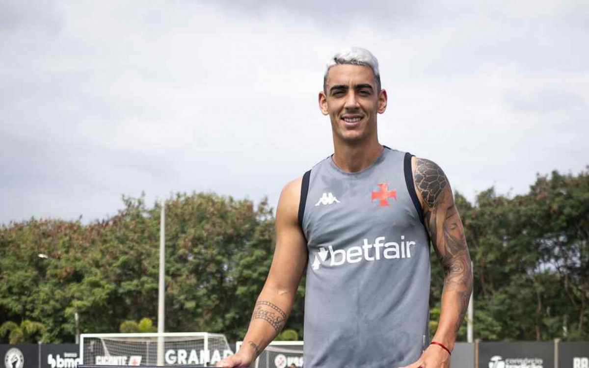 Puma completa 100 jogos pelo Vasco e recebe homenagem