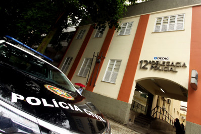 Homem é preso em flagrante por agredir companheira com dois socos