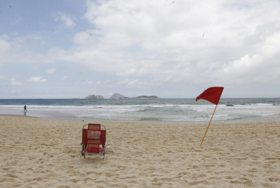 Corpo é encontrado durante buscas por criança que desapareceu no mar de Ipanema