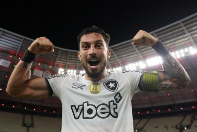 Alex Telles projeta jogo contra a LDU e fala em 'época decisiva'